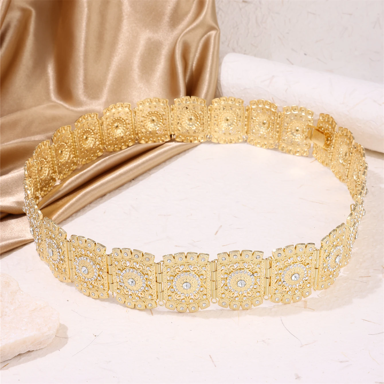 

An Ornate Rhinestone-encrusted Gress Waist Accessories Arab Woman Body Chain French Retro Bridal Belt Adjustable Length