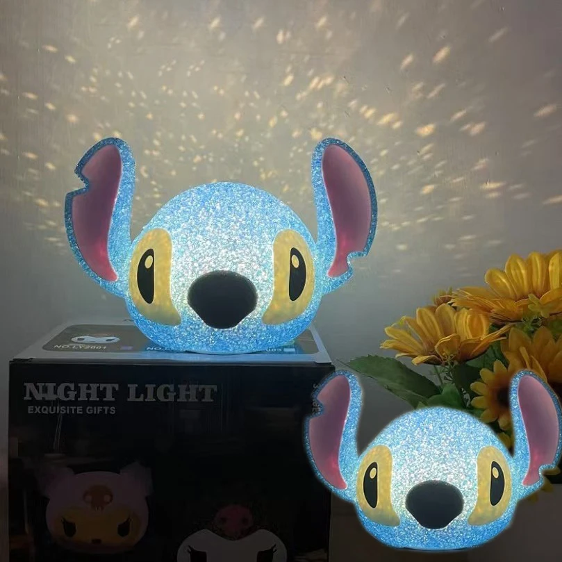 Lilo & Stitch proyección de partículas luz nocturna dibujos animados Lilo y Stitch muñeca 3d lámpara de lectura Usb lámpara de escritorio creativa para regalos de niños