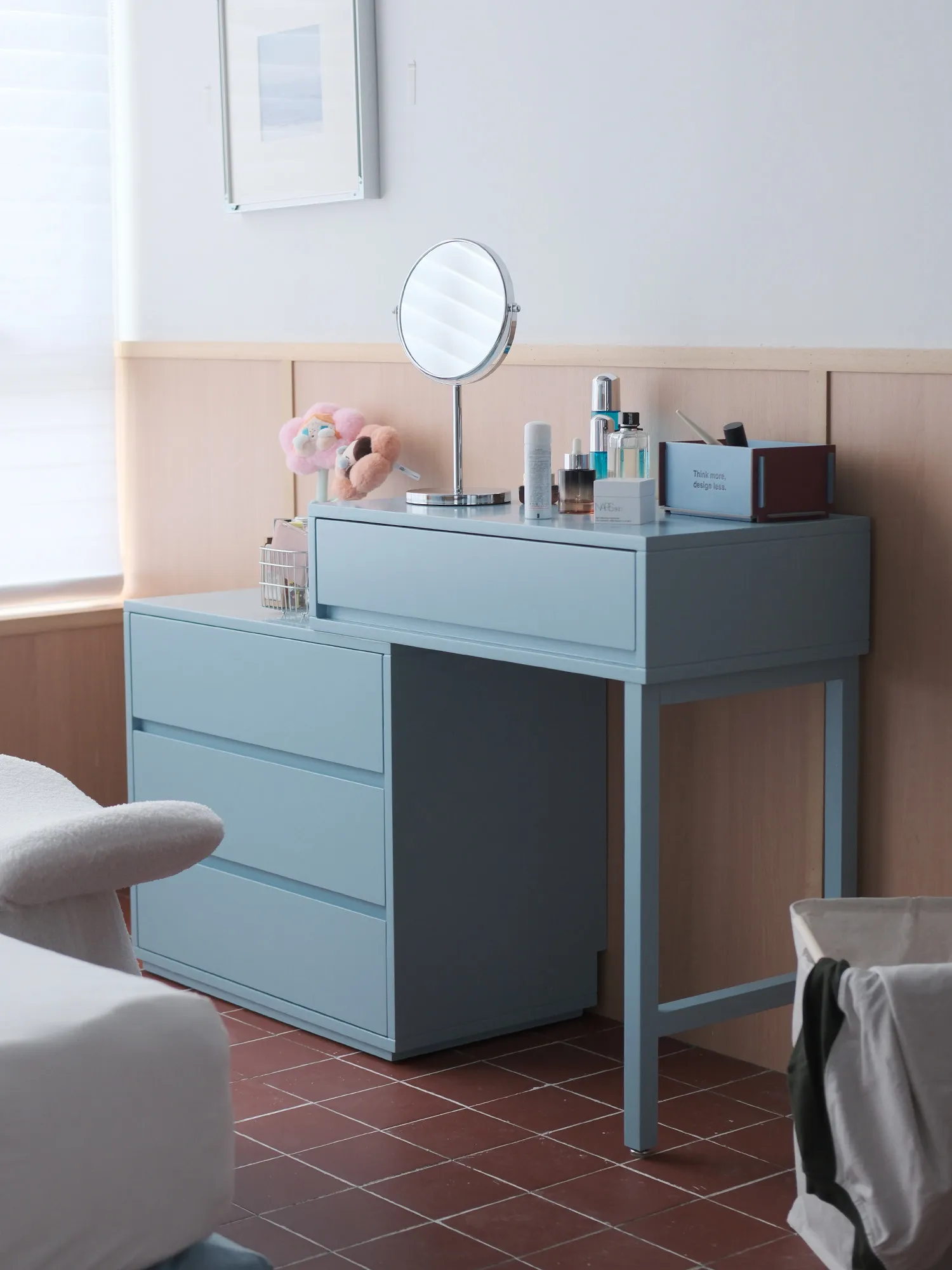 #Floating Dresser with Panel Design Korean-Style Blue Makeup Desk Featuring Telescoping Storage for Small Apartments