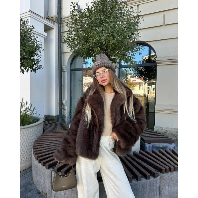 سترة فرو Shpmishal بلون القهوة قصيرة من الفرو المقلد للنساء على الموضة الأوروبية والأمريكية