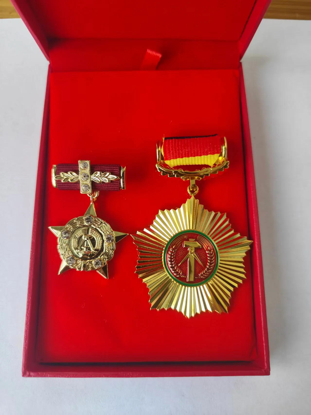 

1 Set East Germany Medals Gold Medal of Merit for the Fatherland and Hero of the GDR Medal Held der DDR Order Reproduction