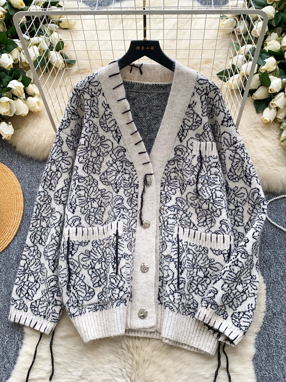 

Мягкий уютный женский свитер V-Ne с тяжелой вышивкой и поясом, вязаный открытый кардиган в стиле ретро, осень-зима, модные свободные...