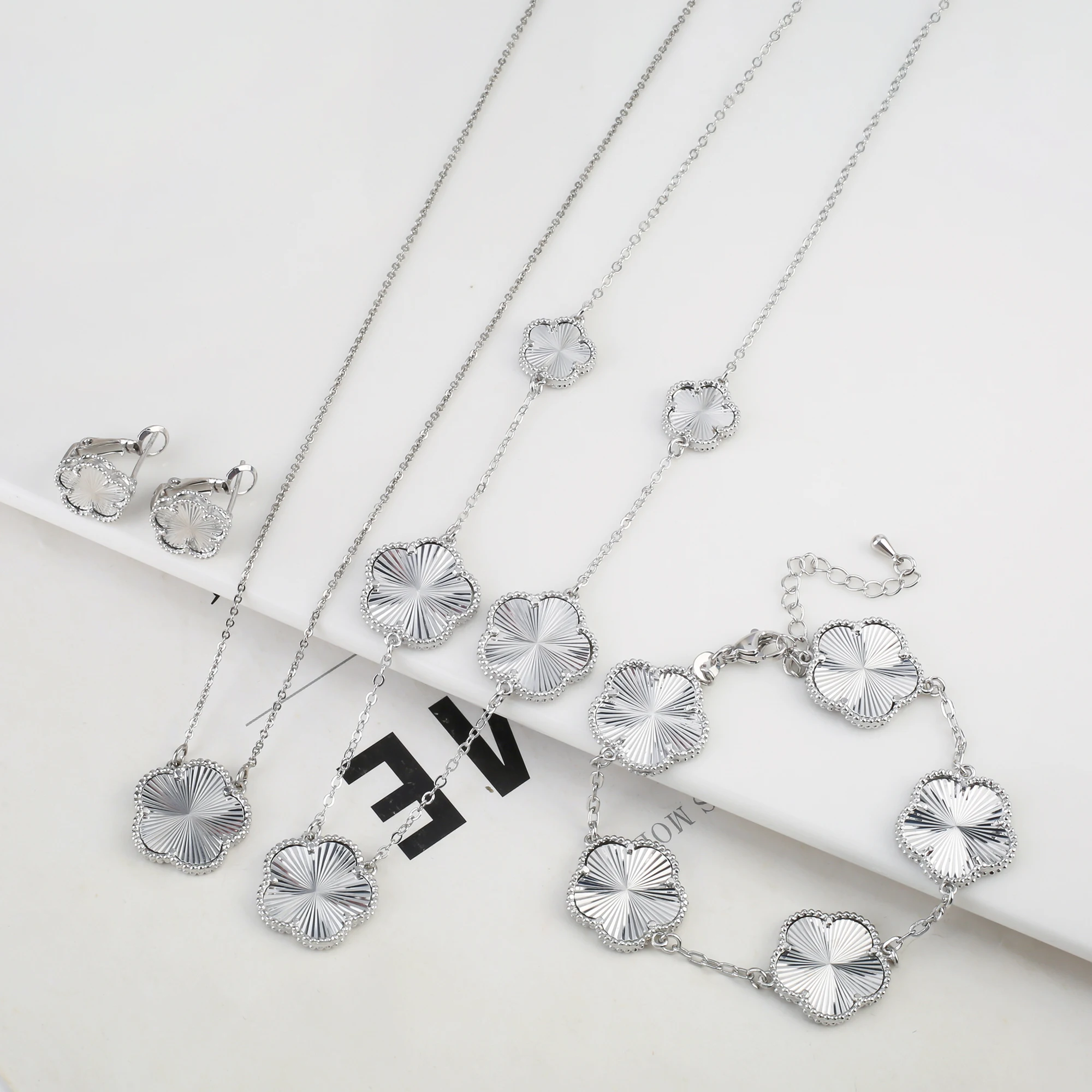 Y2K Style Metal Luxury Jewelry Set Gold Plated Silver Rose Gold Women's Bracelet Necklace Earrings Five Leaf Flower Gift Clover