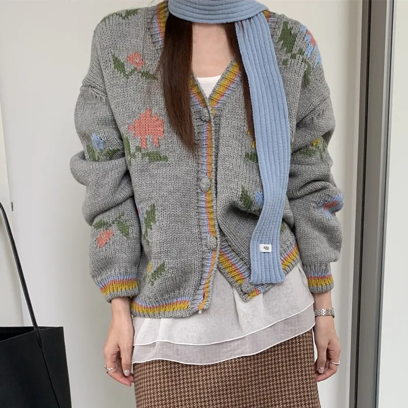

Корейский вязаный кардиган Sle Thiened, женский свитер с v-образным вырезом на одной пуговице и цветочным принтом Jaet Faionable контрастного цвета с кисточками