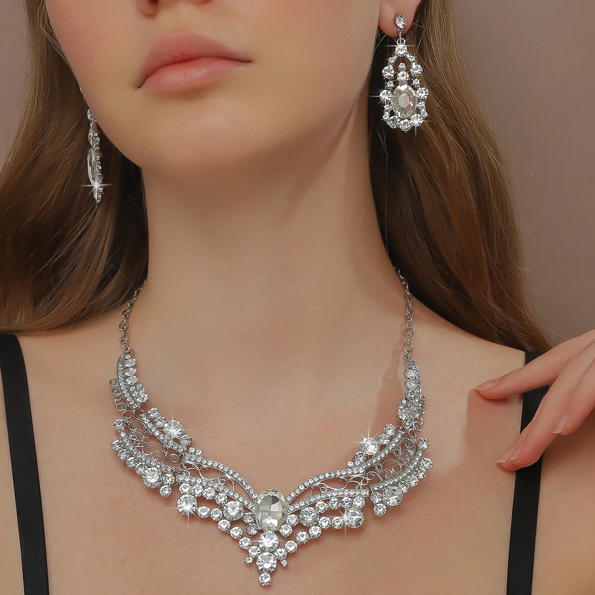 

Bridal accessory set - alloy diamond-studded necklace and evening gown earrings set. Wife's Gift