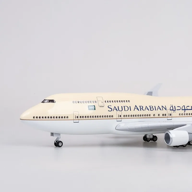 1/150 Large Scale 47cm Saudi Arabia B747 Airplane Model Kit with Stand for Aviation Enthusiasts Gifts or Display Decorations
