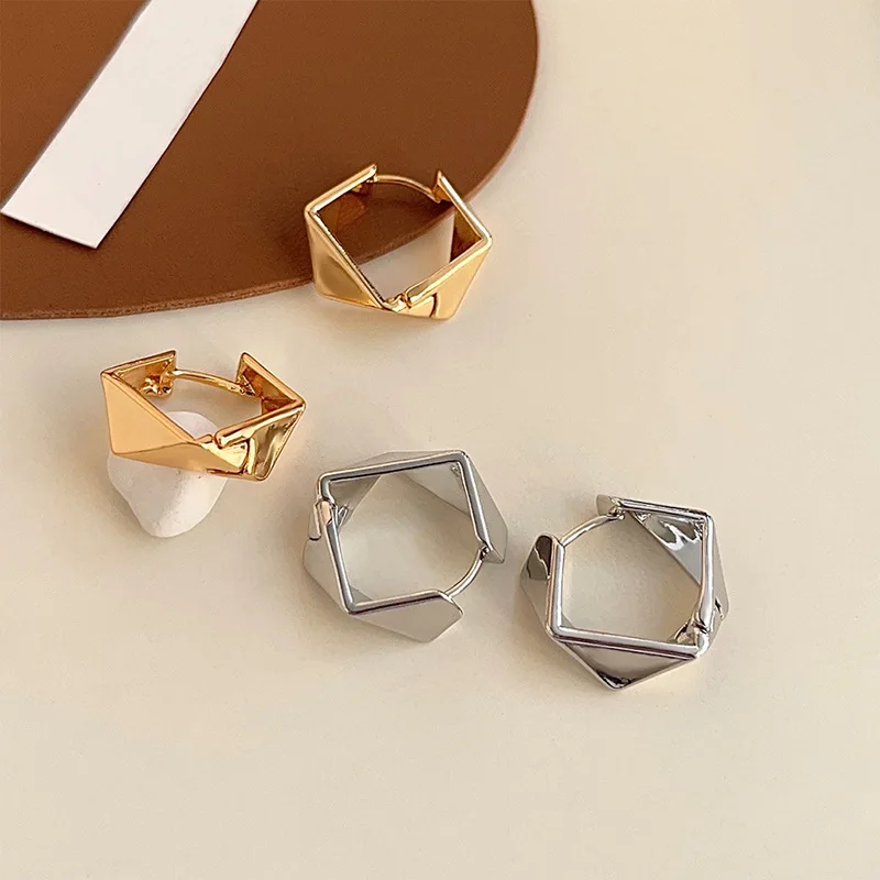 Minimalist Geometric Irregular Rhombus Stud Earrings for Women Gold Silver Tone Small Earrings Simple Modern Statement Jewelry