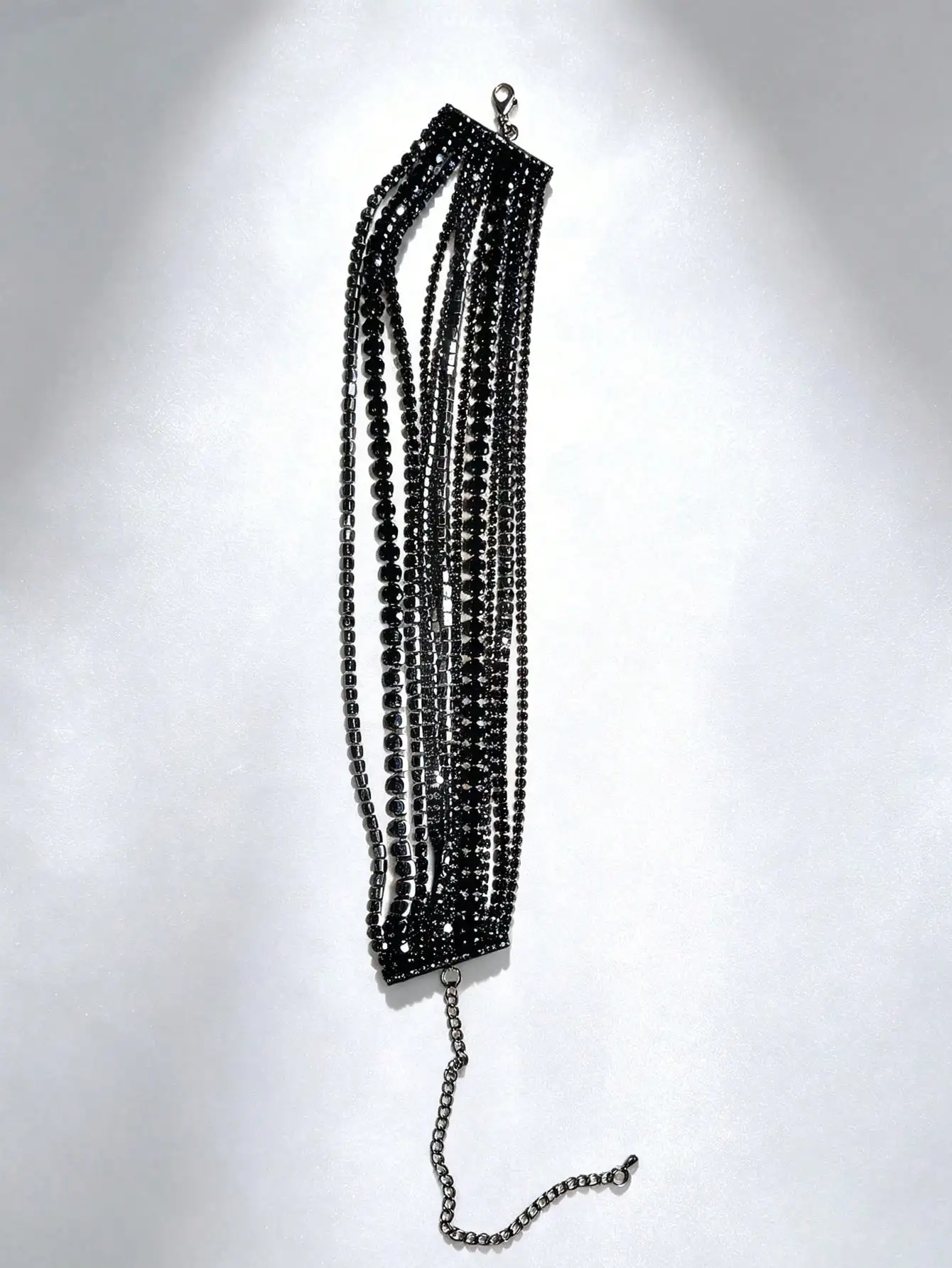 Schwarze Strass-Mehrschicht-Halskette im Gun-Tone-Stil, Statement-Kragen für Damen, Party-, Abschlussball- und Nachtclub-Outfits – Detail 6