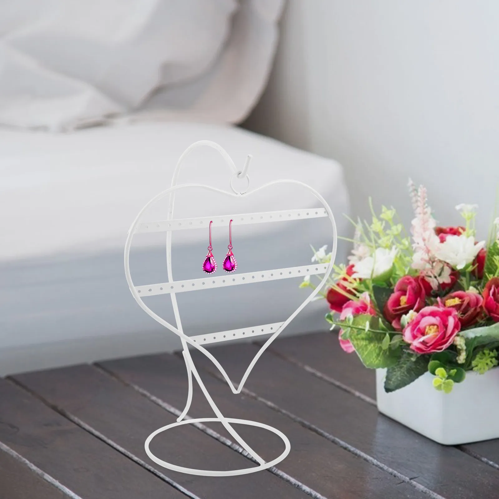 Sturdy Metal Heart Jewelry Stand Earring Display Rack Organizer for Retail Boutiques Live Stream Tables Portable Compact Display