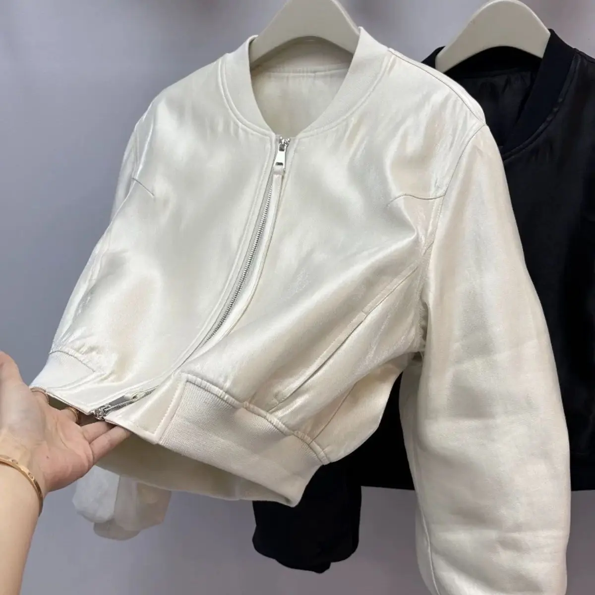 

Женская весенняя новинка в европейском и корейском стиле, свободный крой с рукавами с рюшами, универсальная модная короткая бейсбольная куртка.