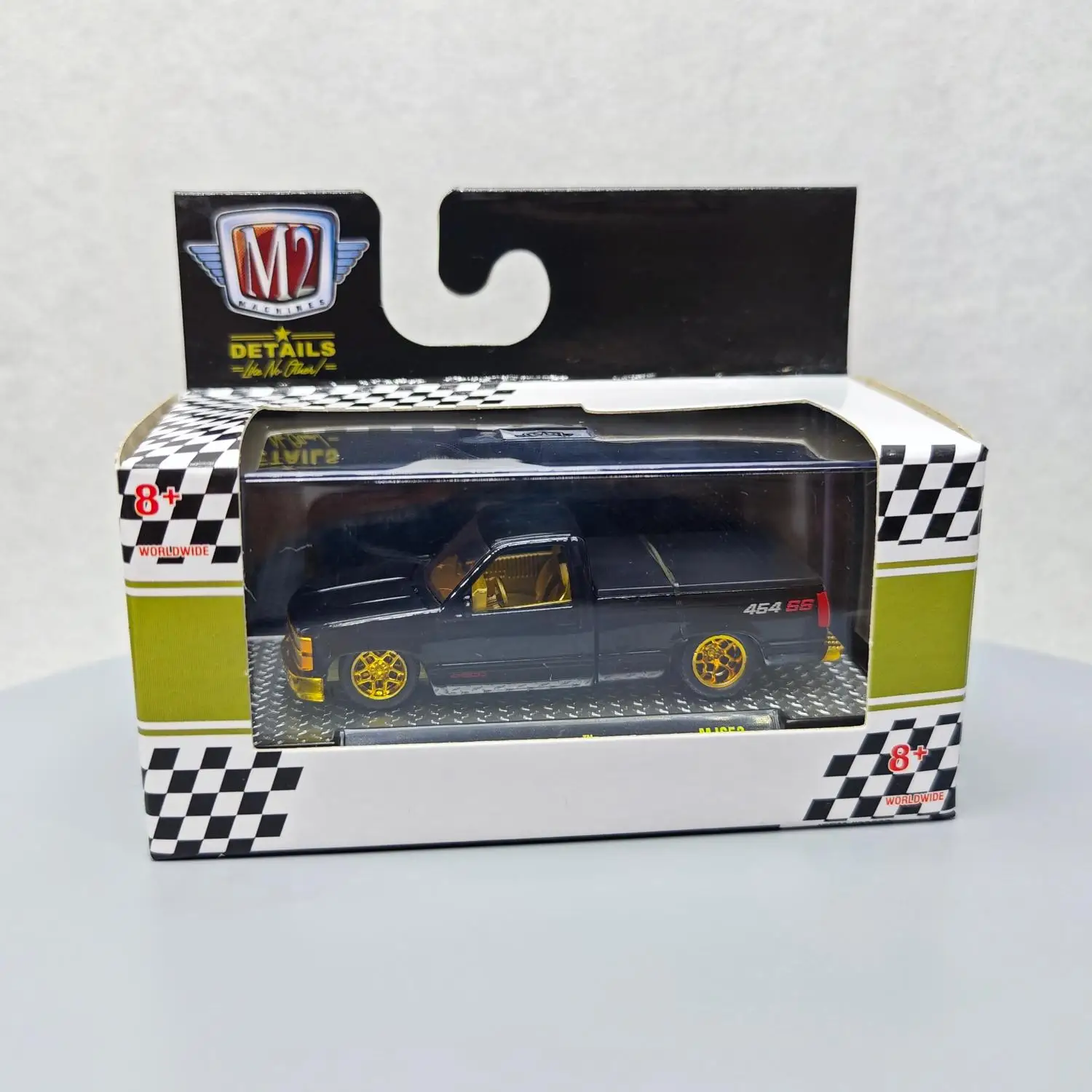 M2 Machines 1/64 1992 C1500 SS 454 Black Golden hub Die-cast alloy car model collection display child gift