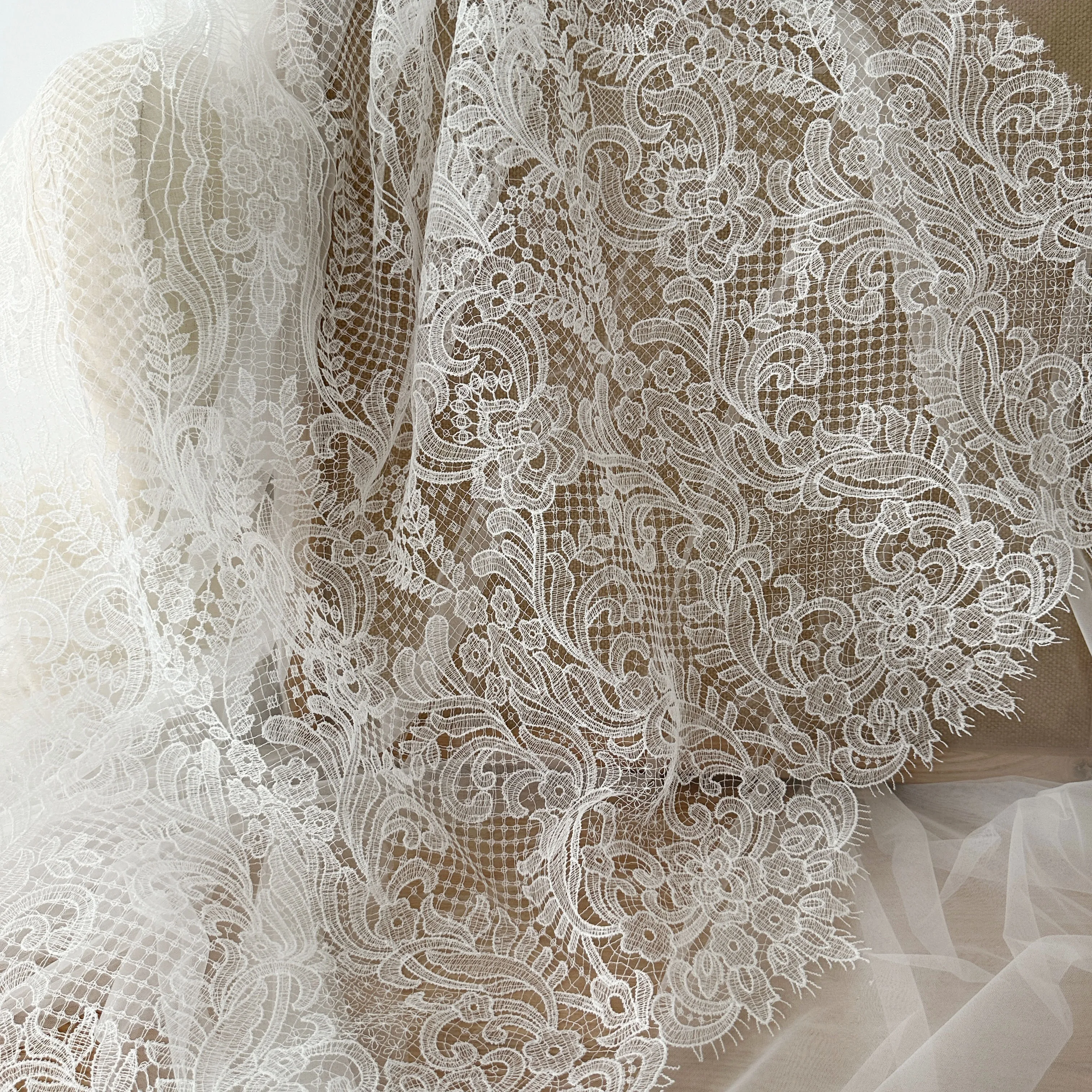 

High Quality The Newly Customized Retro Fish Silk Lace Hollow Fabric Is An Ideal Material for Wedding Dresses and Headdresses