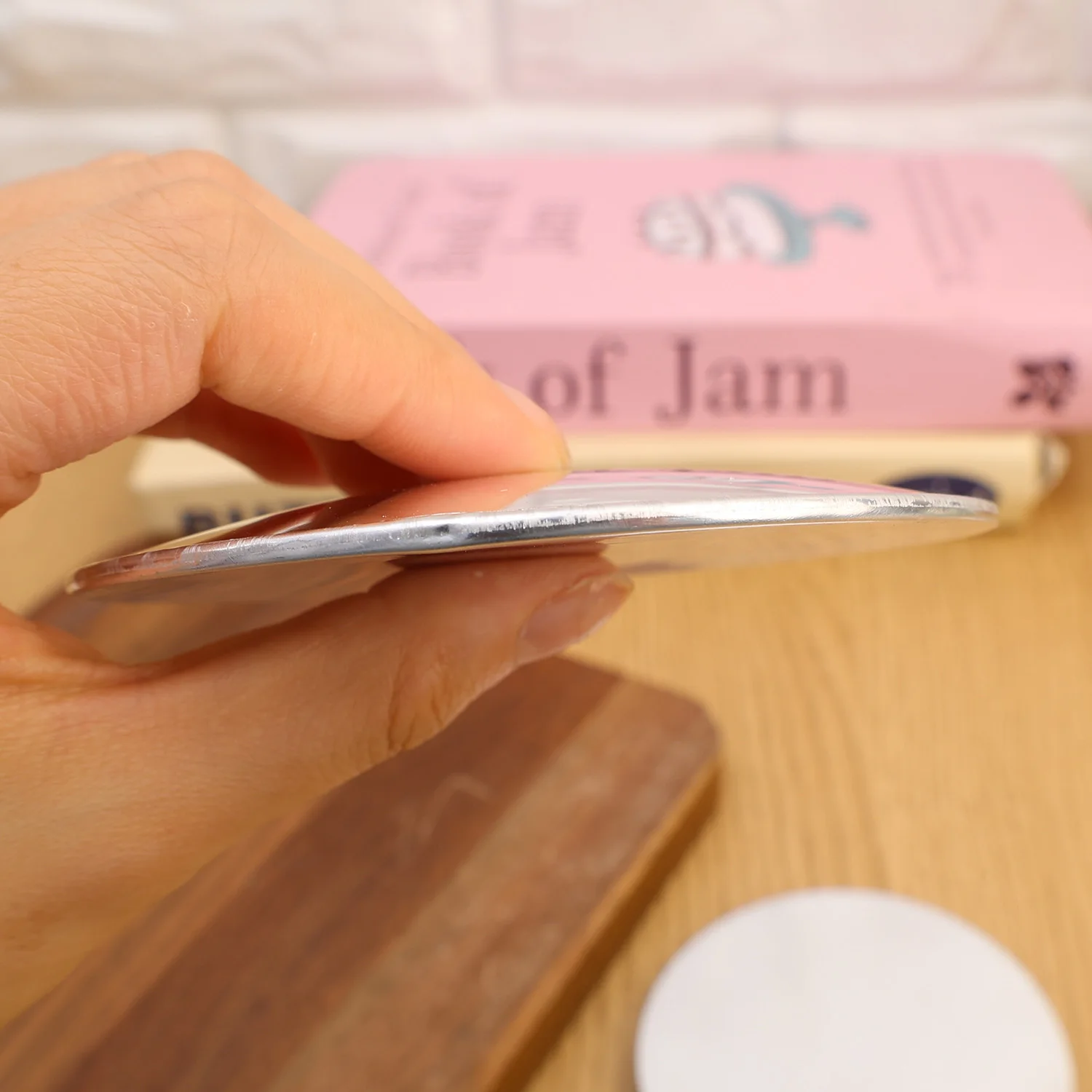 مرآة محدبة صغيرة محمولة باليد لرحلة السفر جيب مرآة سيلفي TikTok INS مرايا سيلفي عصرية للسفر بمفردك