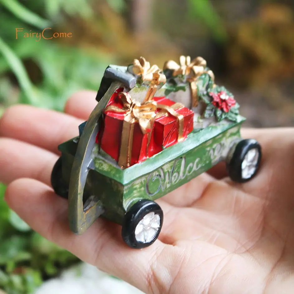 Miniature Christmas Gift Wagon Carriage Mini Resin Ornaments for Christmas Village Figurines Accessories Fairy Garden Decoration