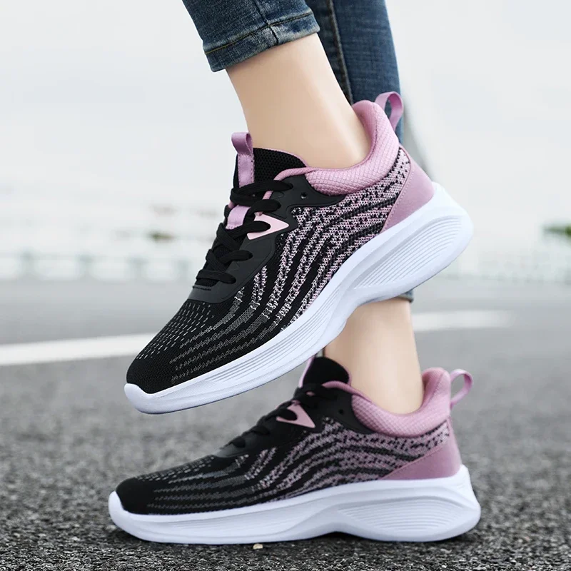 Zapatillas de correr ligeras antideslizantes para mujer, zapatos de Fitness suaves transpirables de malla, zapatillas casuales de tejido volador,