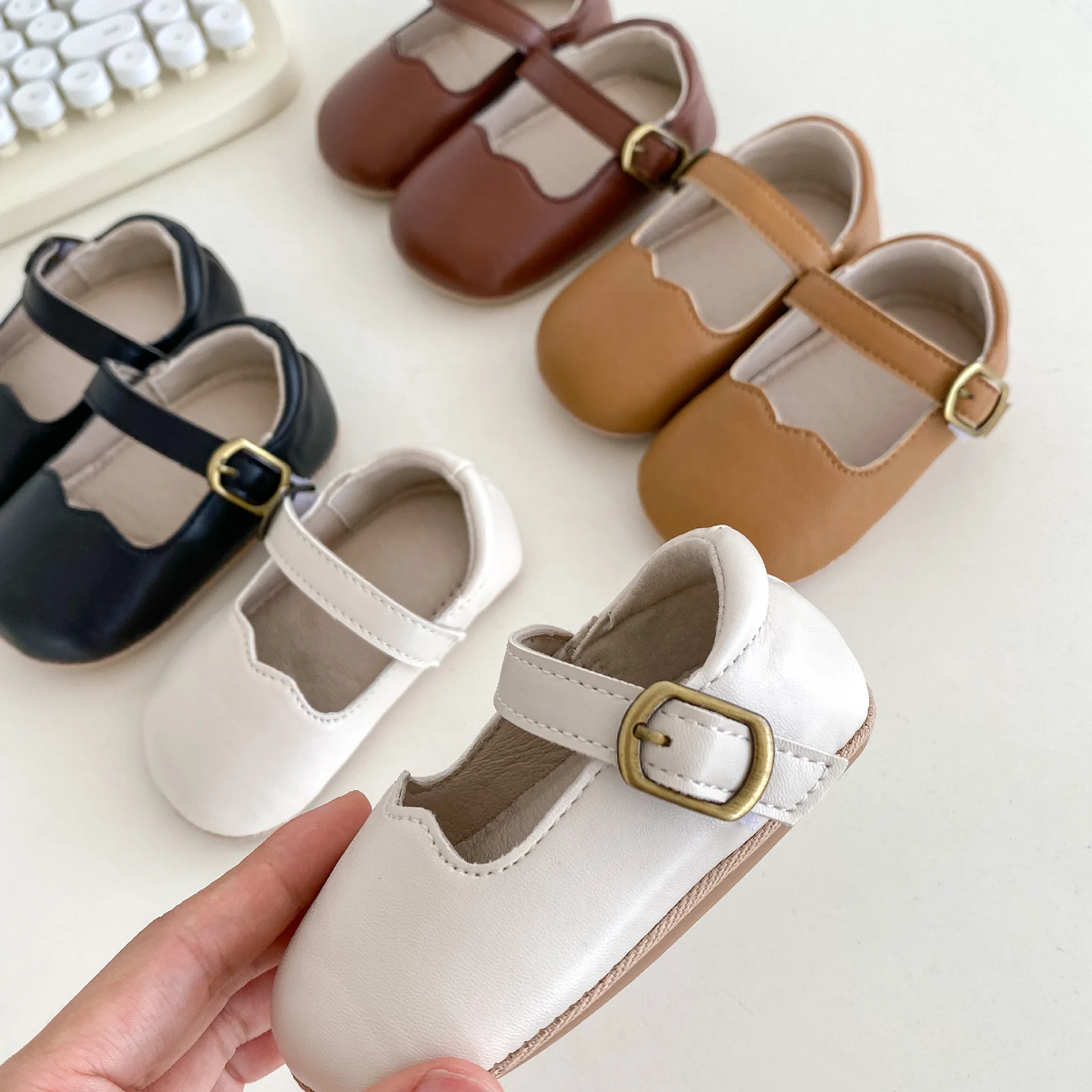 

2026 Spring Baby Girl Buckle Mary Jane Shoes Soft Sole Infant Crib Shoes Non-Slip for First Walkers Casual Wear