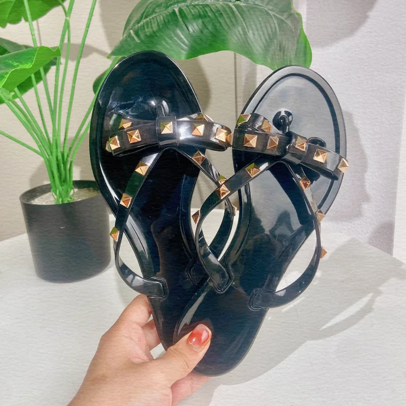 Chanclas remachadas para mujer, sandalias de verano, zapatos de gelatina, zapatillas de fondo plano, zapatillas informales de verano con remaches,