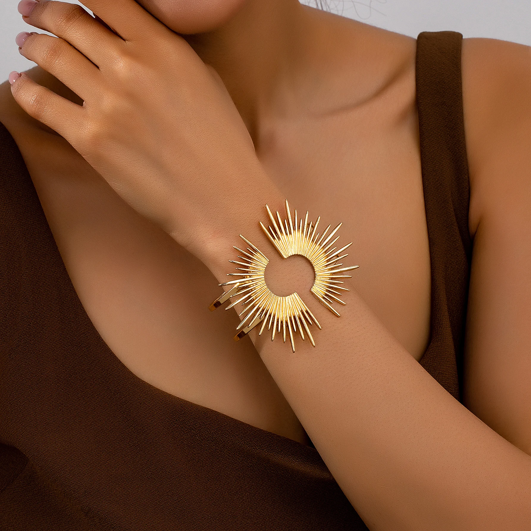 

European and American style punk style niche design, exaggerated alloy metal thorns, sunflower bracelets and travel jewelry