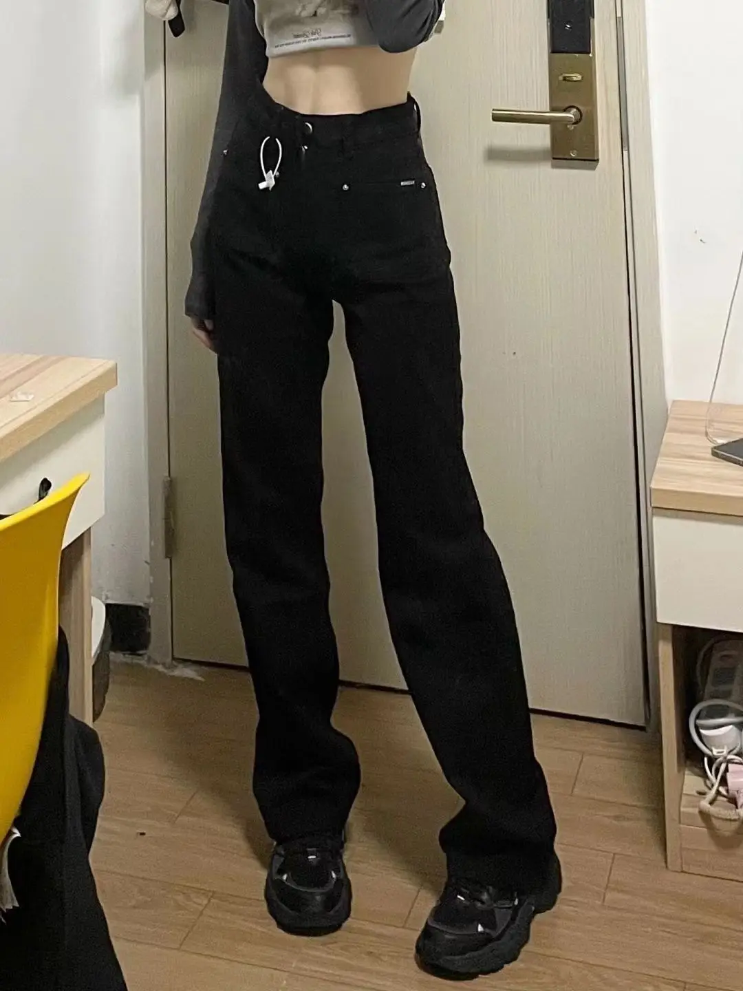 

Широкие джинсы Женские брюки с блестящими камнями и рюшами Плиссированные драпированные разрез с разрезом Асимметричные детали сбоку Женская джинсовая мода