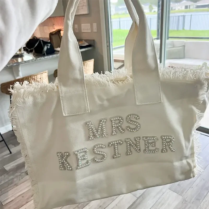 

2025 Large Personalized Mrs Tote for Bride Custom Name Honeymoon Bag Bride To Be Bachelorette Party Bridal Shower Wedding Gift