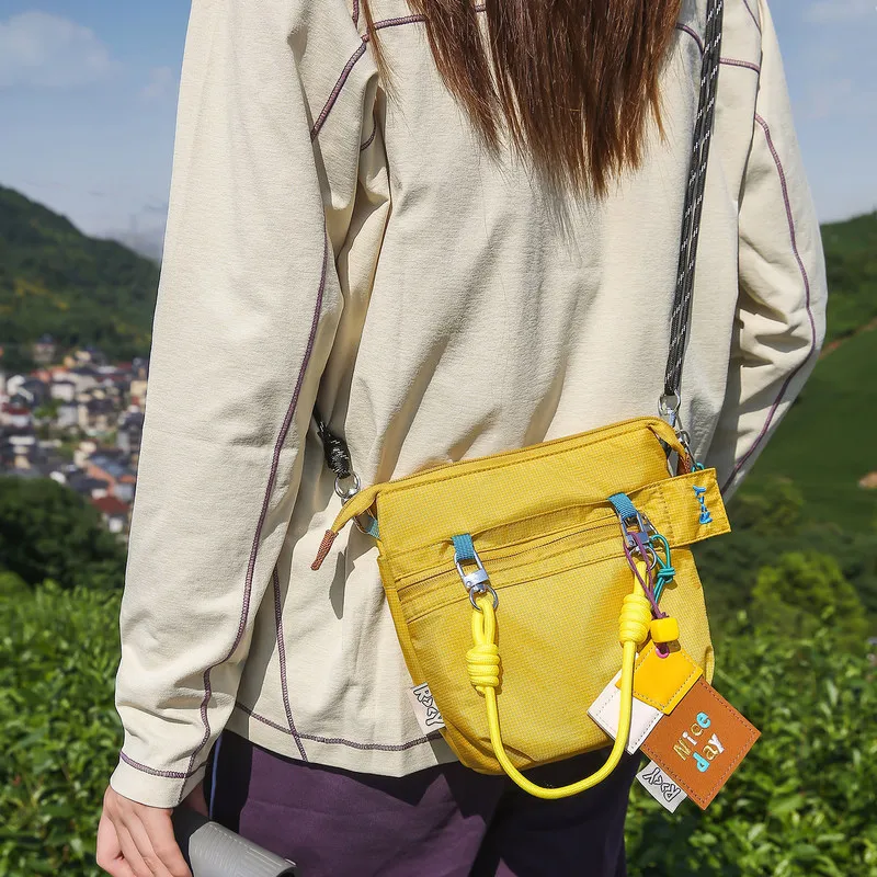 Casual color-block nylon crossbody bag, Japanese-style lightweight phone bag, outdoor sports backpack, and commuter shoulder bag