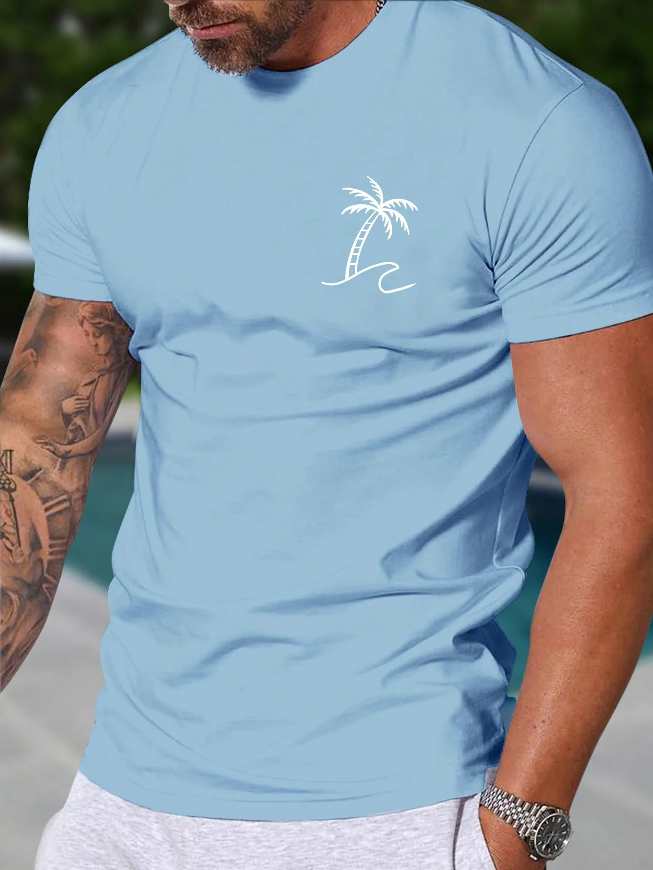 New Men's Casual Summer T-Shirt Round-Neck Short-Sleeve Top With Palm Tree And Waves Print On The Chest—Men's Vacation T-Shirt