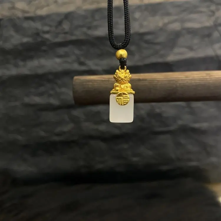 

Позолоченный кулон в китайском стиле с изображением льва Фу и нефритовой печатью, высококачественные винтажные украшения для мужчин и женщин, праздничный подарок