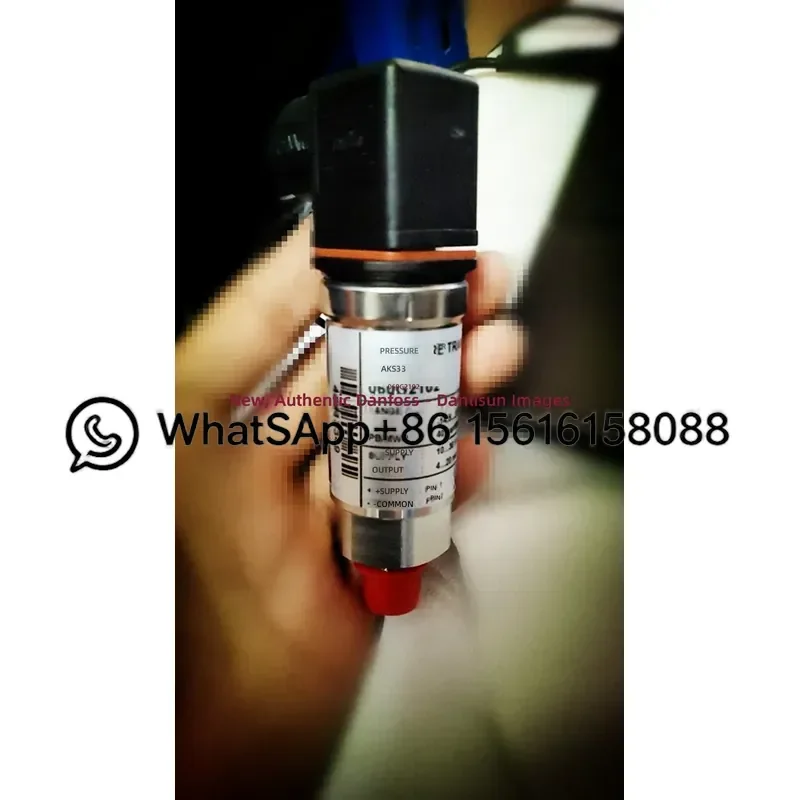 AKS33 Pressure Sensor 060G2102 1/4NPT Industrial Transducer High Precision Analog Output New Original Replacement Part