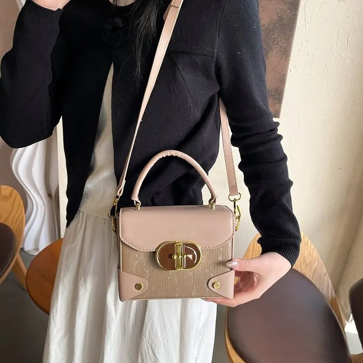 

Модные минималистичные сумки для подгузников с логотипом, элегантные дизайнерские сумки через плечо, простые винтажные сумки для поездок на работу, кожаные люксовые сумки.