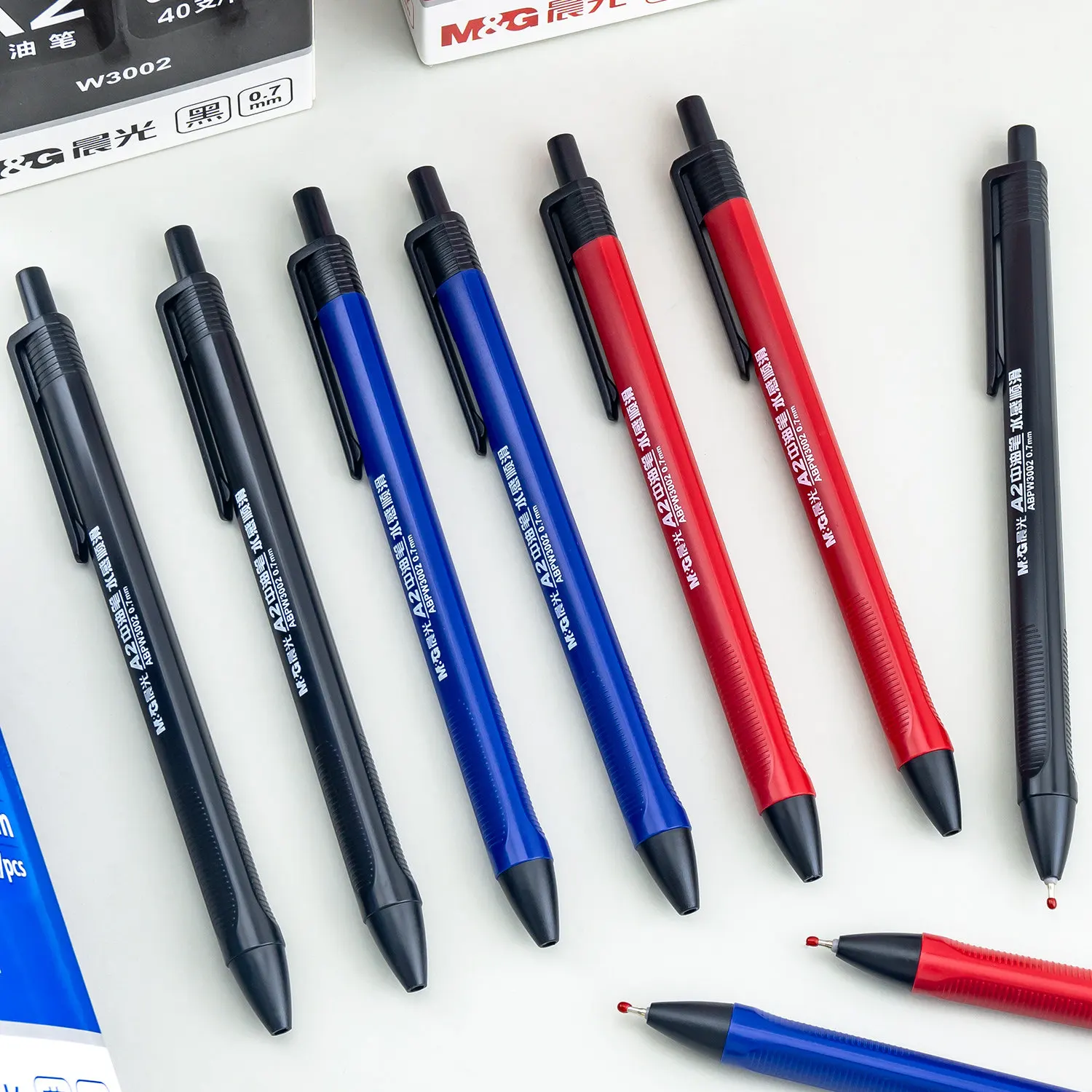 M&G A2 Oil‑Based Ballpoint Pen W3002 0.7mm Semi‑Needle Tip Retractable Ballpoint Pen Smooth Writing Office Signature Atomic Pen