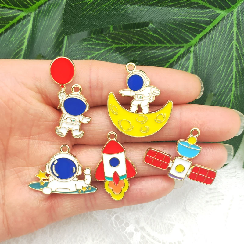 

10pcs Alloy Dripping Oil Space Astronaut DIY Accessory Accessories Cartoon Spacecraft Rocket Pendant Ear Jewelry Necklace Charm