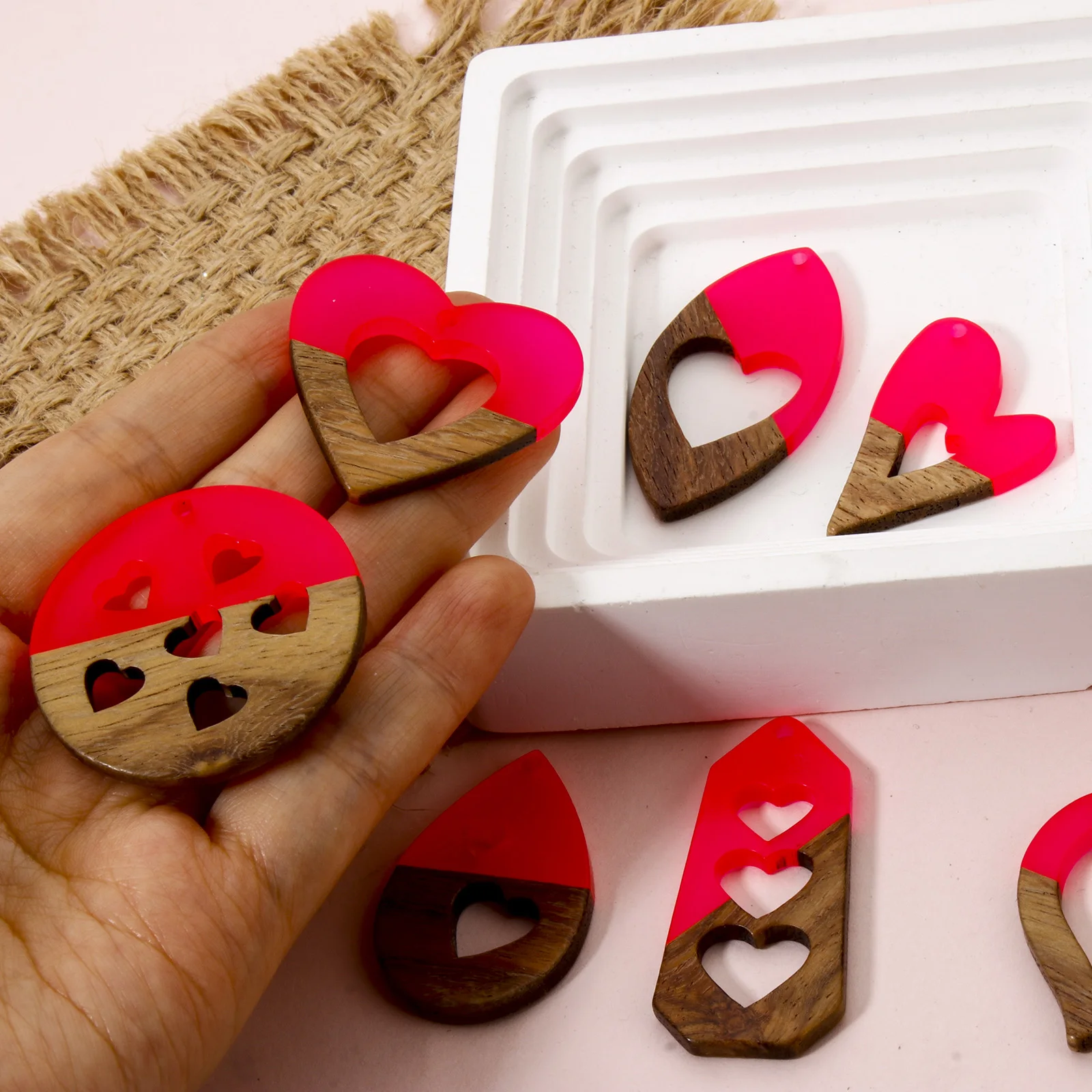 موضة الربط الفوشيه الراتنج القلب أقراط سحر الطبيعية خشبية عيد الحب المعلقات مجوهرات Findings بها بنفسك النتائج ، 2 قطعة
