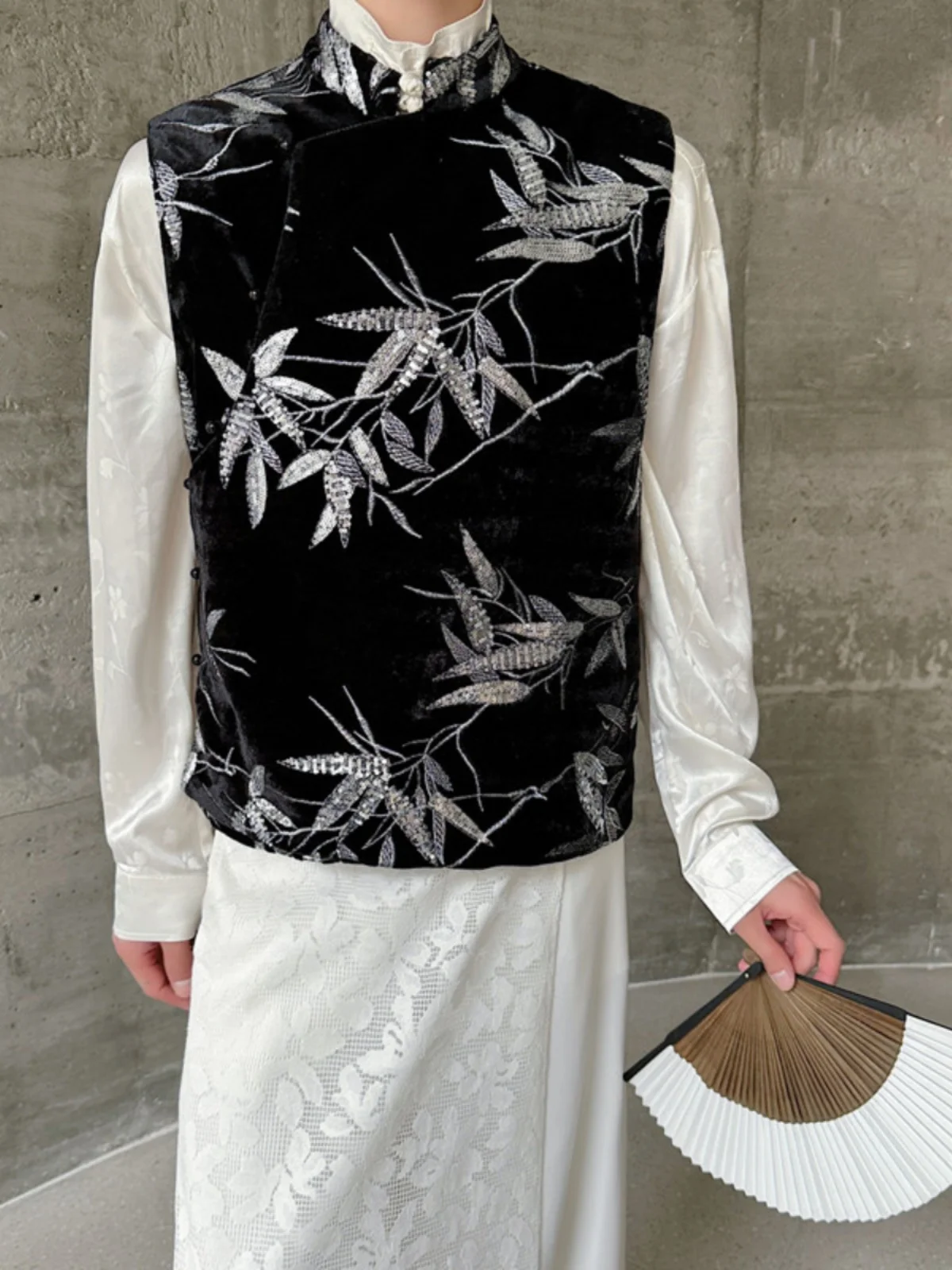 

Бархатный тюнер с вышивкой в стиле ретро, свободный крой, мужской жилет с воротником-стойкой и тяжелой вышивкой, верхняя одежда Sensation