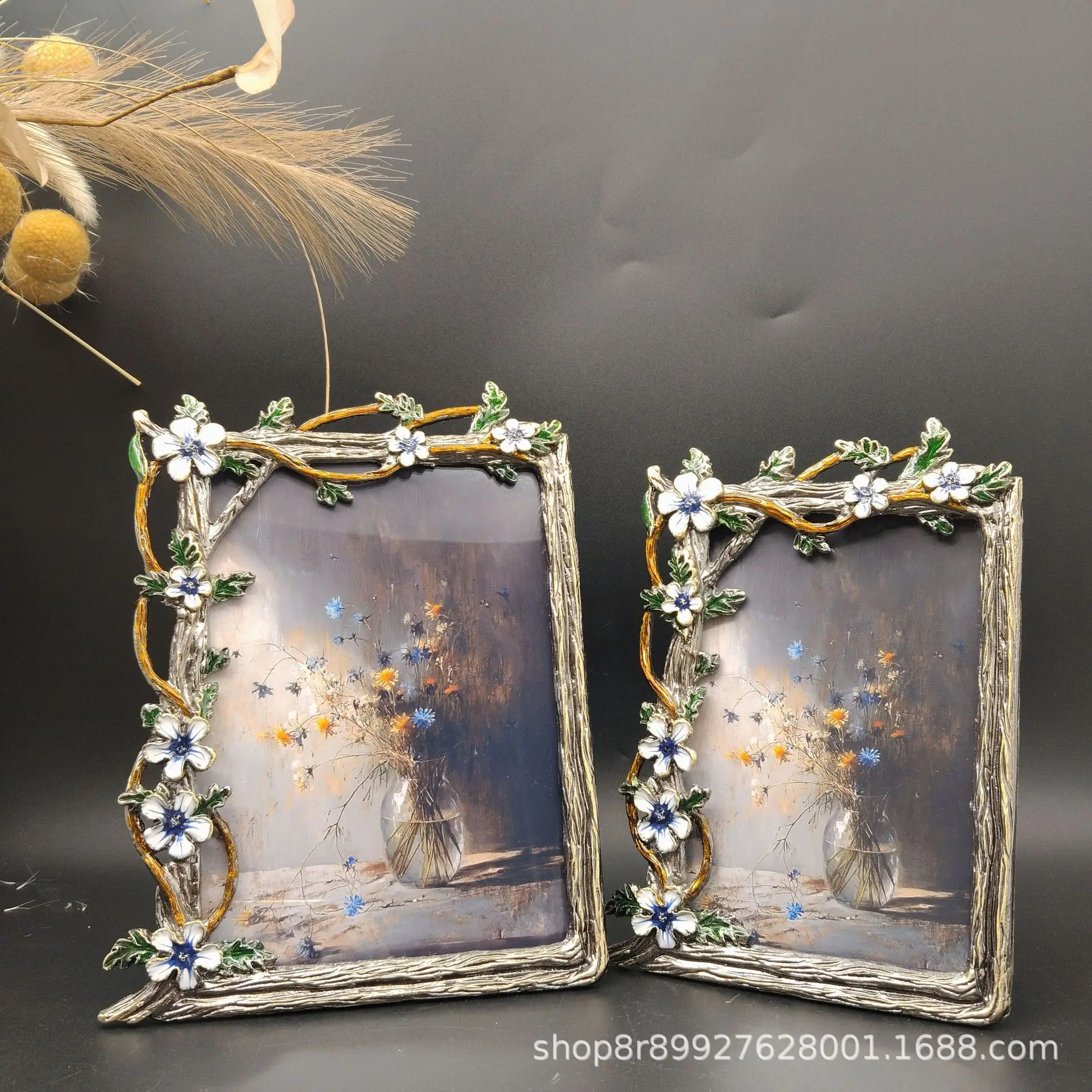 

Modern Country-style Creative Enamel-colored Metal Photo Frame Home Decoration Item