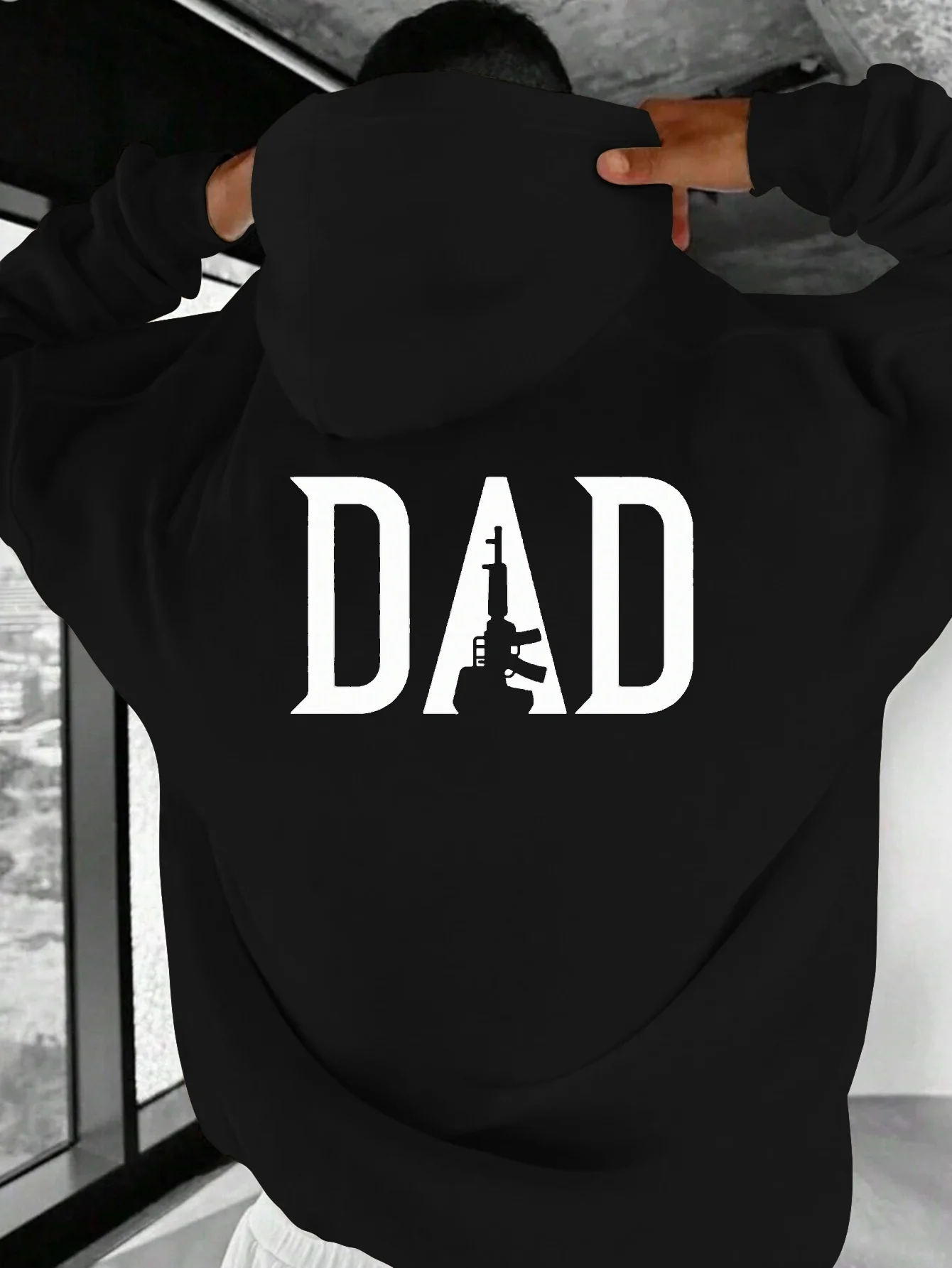 سويت شيرت رجالي بغطاء للرأس - بلوفر بنمط بندقية ومسدس للأب الجريء - أسود مع طباعة سلاح أبيض، طراز مريح وغير رسمي #1