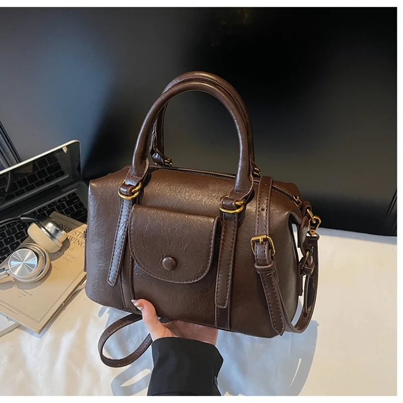 

PU Shoulder Bag Zipper Opening Design Fashionable Temperament Messenger Versatile Commuter Handbag