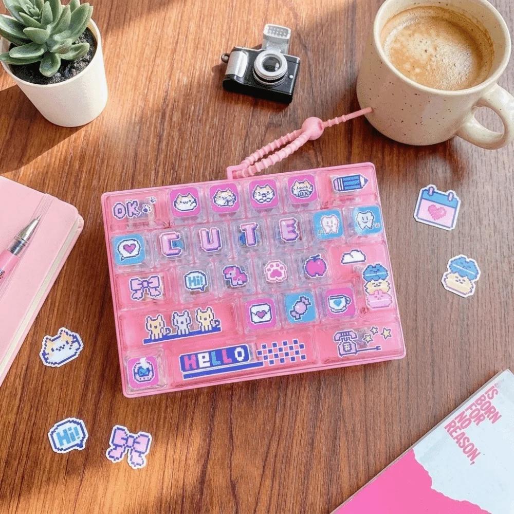 Creative 26-Keycap Keychain Cartoon Pattern Portable Design Fidget Gadget Hand-play Pendant Pixel Button Sensory Charm
