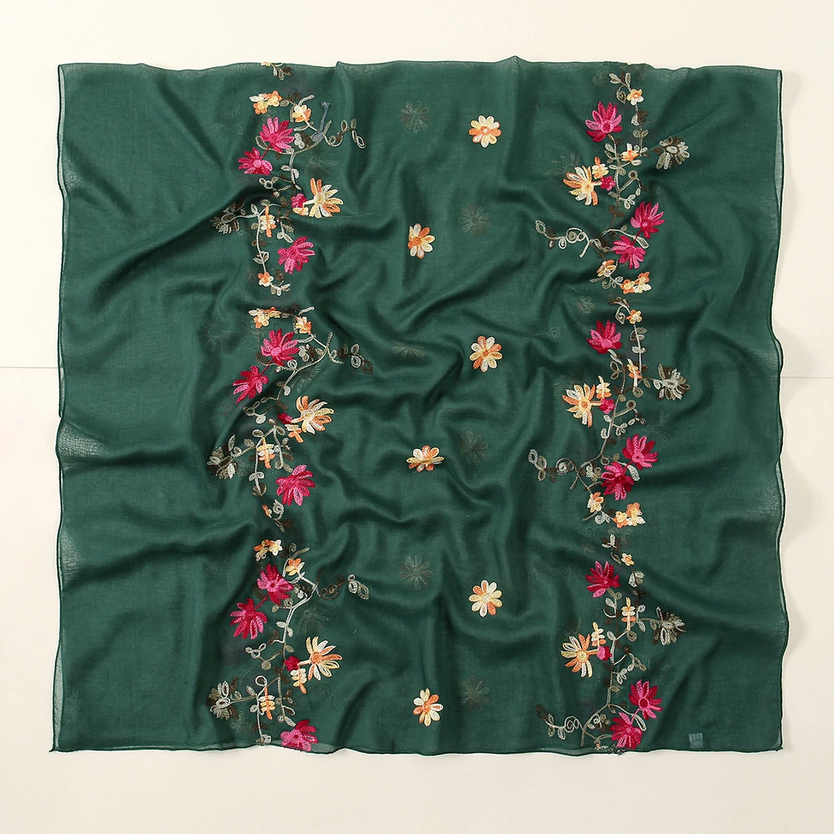 Wholesale New Floral Cotton Scarf Women Thin Flower Embroidered Shawls And Wraps Foulard Hijab Stoles Vintage Sunscreen Scarves