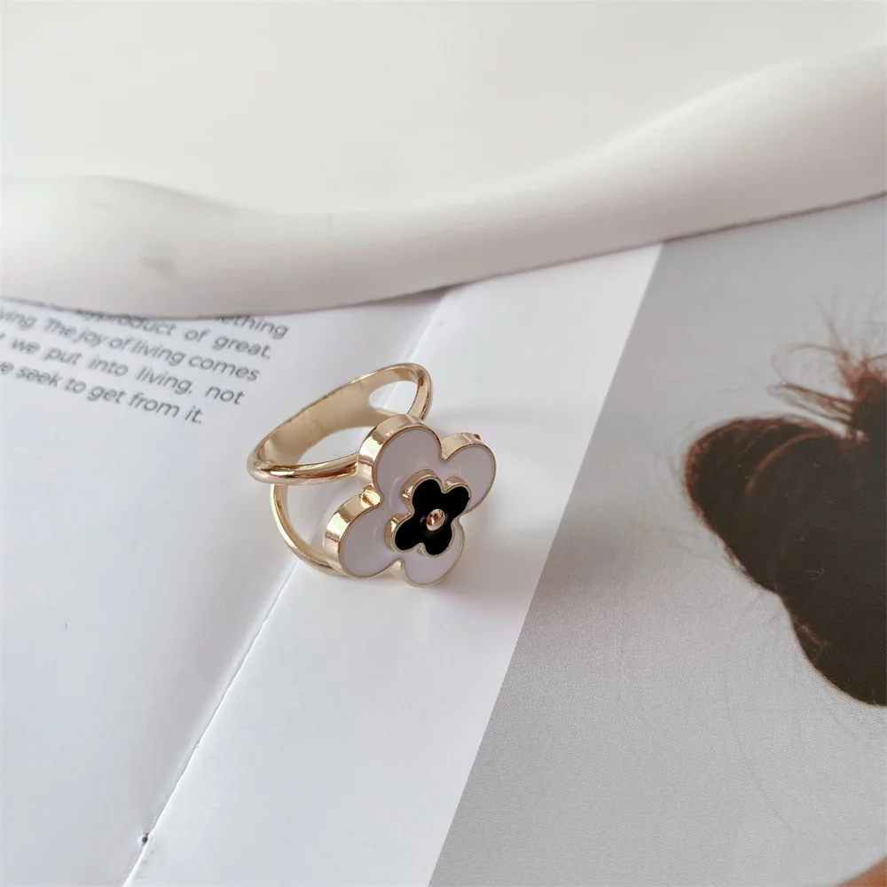 ملابس رائعة ركن عقدة زر محظوظ العشب الدائري للنساء قميص هيم تي شيرت وشاح مشبك اكسسوارات الديكور هدية