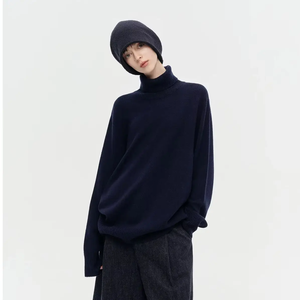 Cashmere knitted seamless loose turtleneck sweater