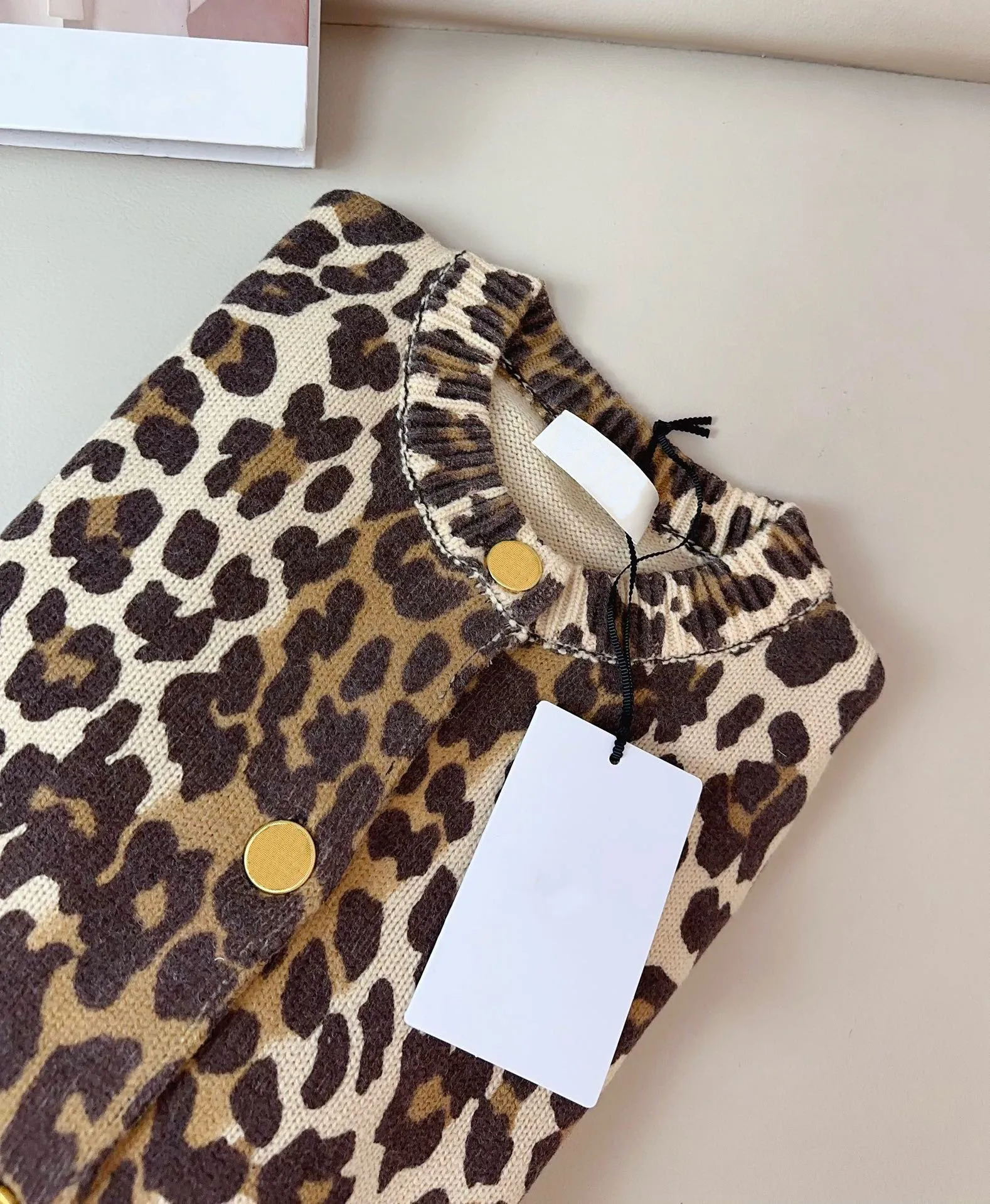 2024 New Printed Leopard Print Wool Knitted Cardigan, Comfortable, Skin Friendly, Personalized, And Age Reducing Women\'s Jacket