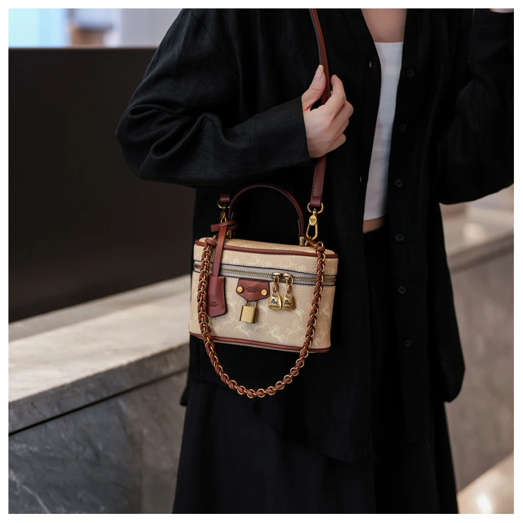 

Elegant Women's Tote Bag From Luxury Brand Famous Designer Popular Classic Leather Handbag for Stylish Ladies