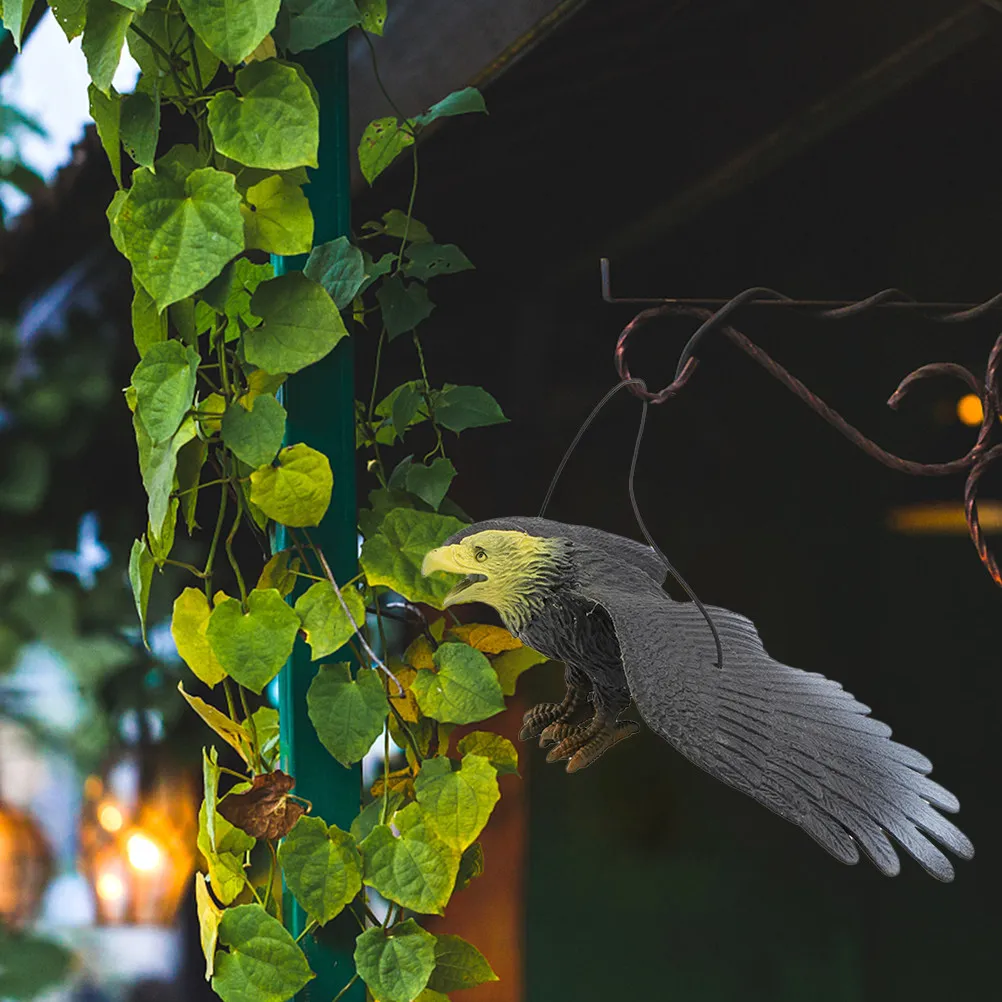 

Реалистичная подвесная фигурка орла для отпугивания птиц, пластиковая, вращающаяся на ветру, для сада и двора, уличный декор