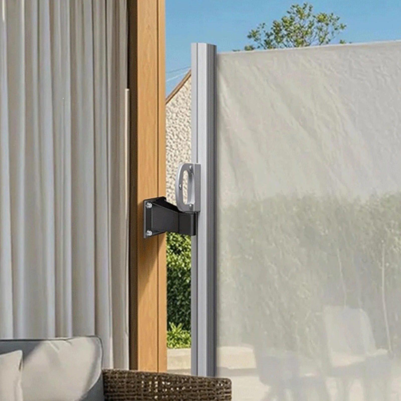 Awning Side Wall Kit - 壁掛け式のサイドオーニング用ブラケット。取り付け金具、ネジ、頑丈なオーニング取り付けキットが付属。洗練されたコンパクトなデザインで、パティオに最適。