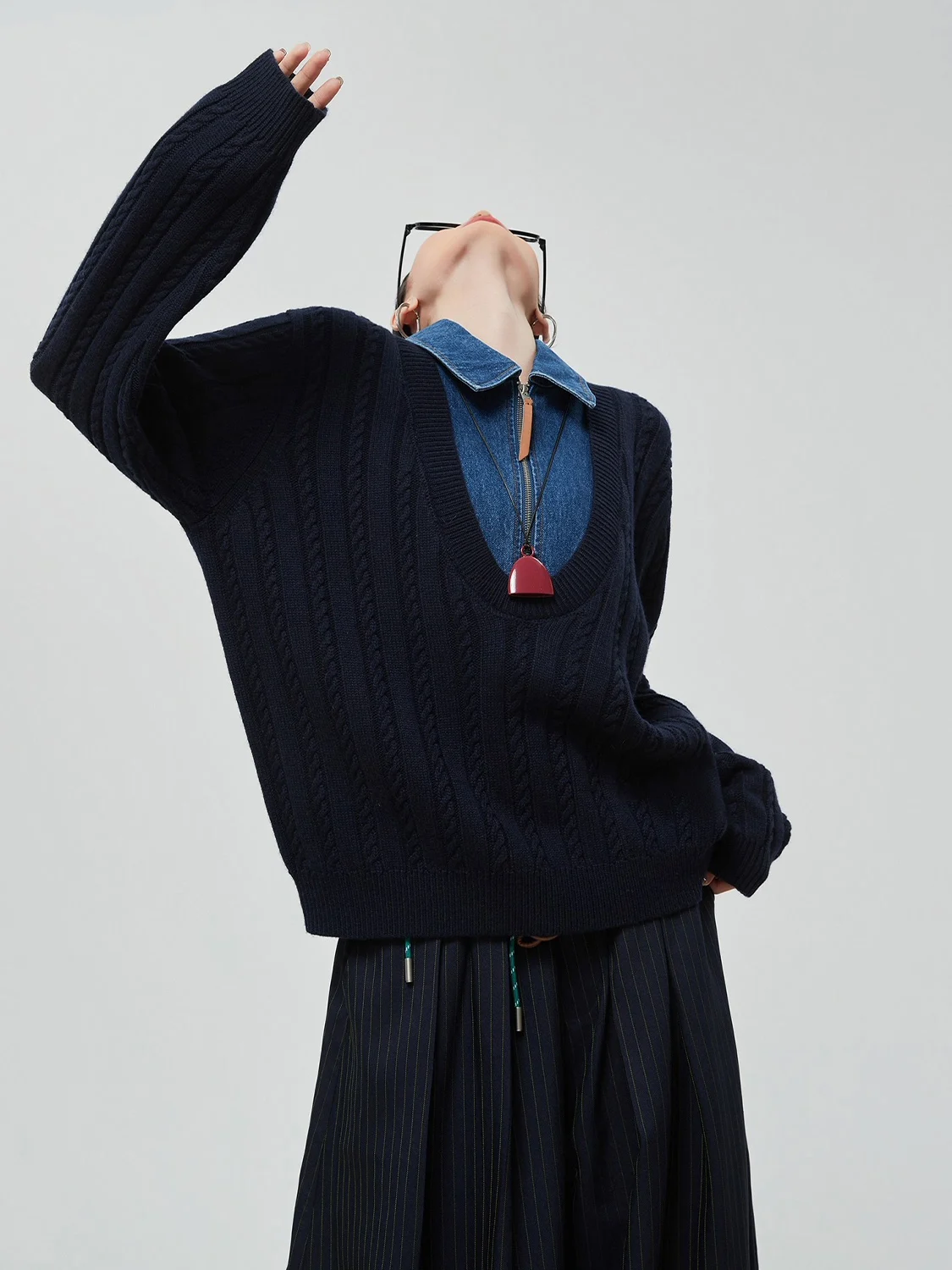 

Повседневный вязаный свитер с открытыми плечами, джинсовыми вставками и молнией, свободного кроя, женский топ, модная новинка