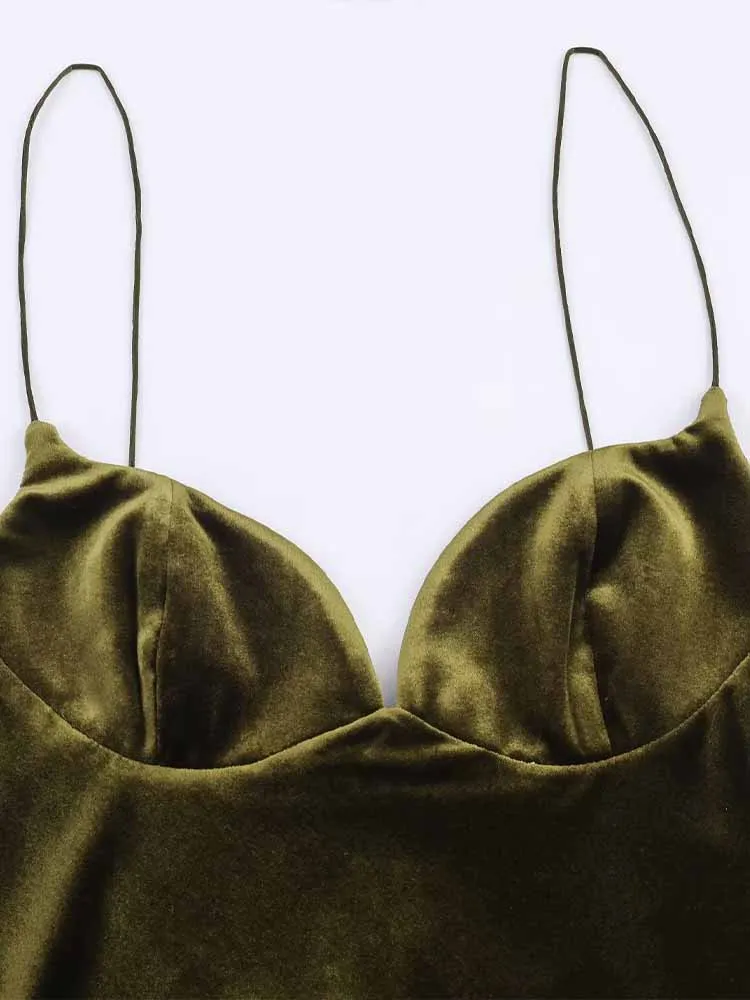 유럽 및 미국 스타일 겨울 신상 여성 의류 패셔너블 트렌디한 분위기 다재다능한 벨벳 슬립 드레스