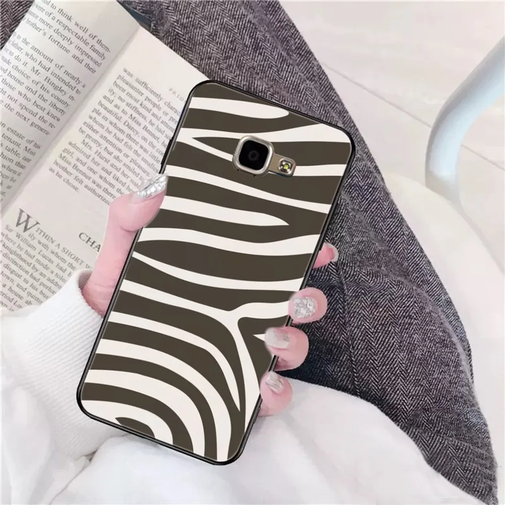 Funda de teléfono A la moda con rayas de cebra, carcasa blanca y negra para Samsung A 10, 11, 12, 13, 20, 21, 22, 30, 31, 32, 40, 51, 52, 53, 70, 71, 72, 73, 91, 13