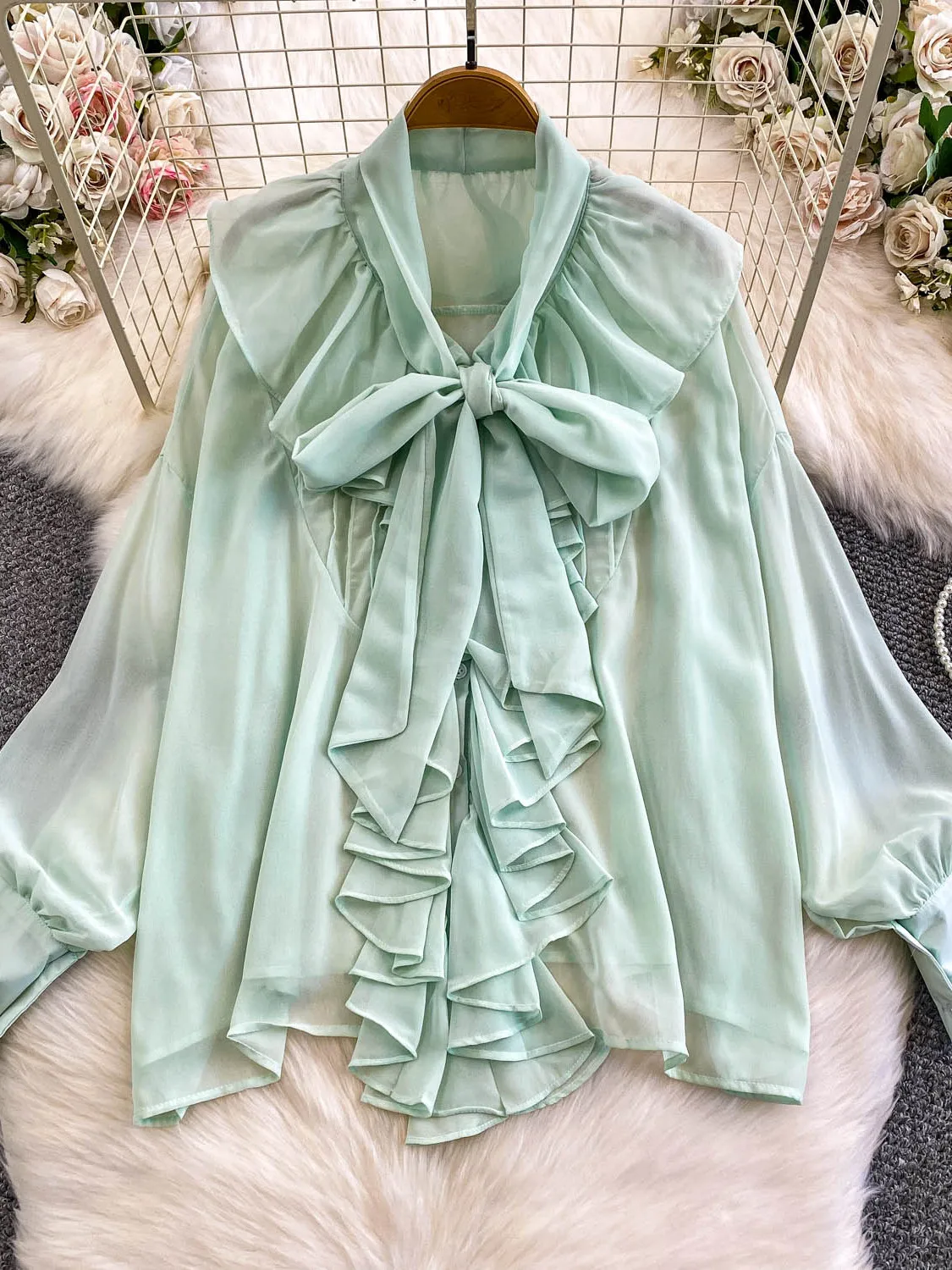 เสื้อผู้หญิงทรงหลวมสไตล์ฝรั่งเศส แขนยาว แต่งลูกไม้หวานๆ สำหรับฤดูใบไม้ร่วงและฤดูหนาว รุ่น Ele Lady Sle Knot V-ne irt