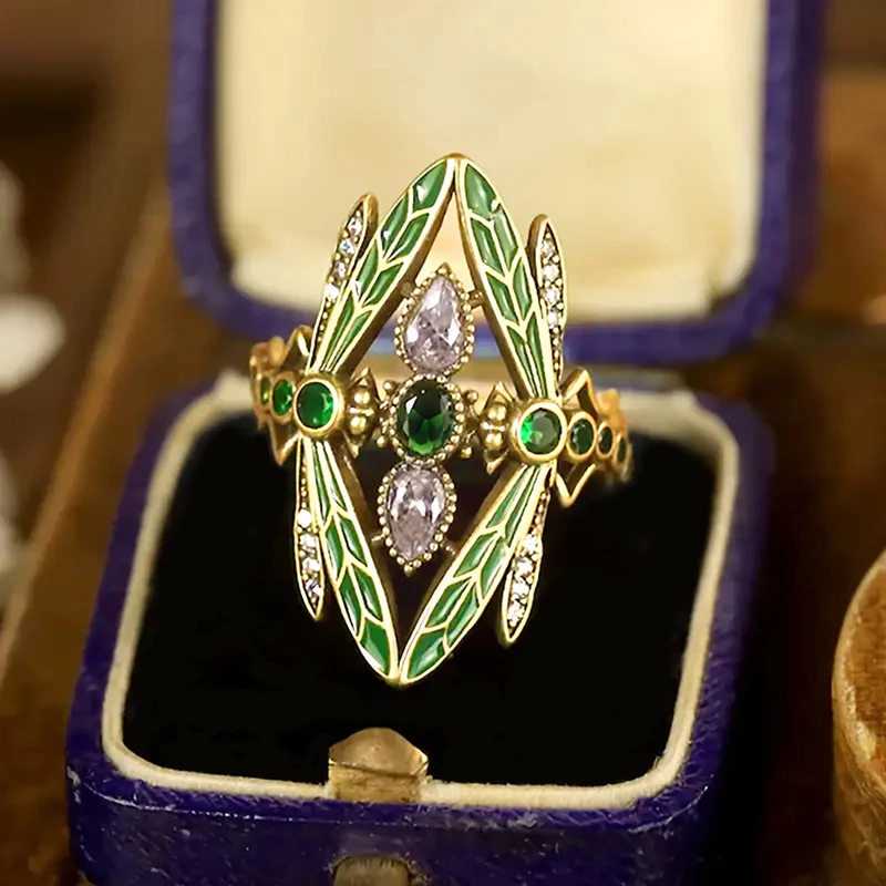 Huitan Fantasievolles Libellen-Fingerring für Damen, Alltags- und Party-Statement-Ring, Grüner Emaille-Tierring, Goldfarben, Luxus-Schmuckgeschenk
