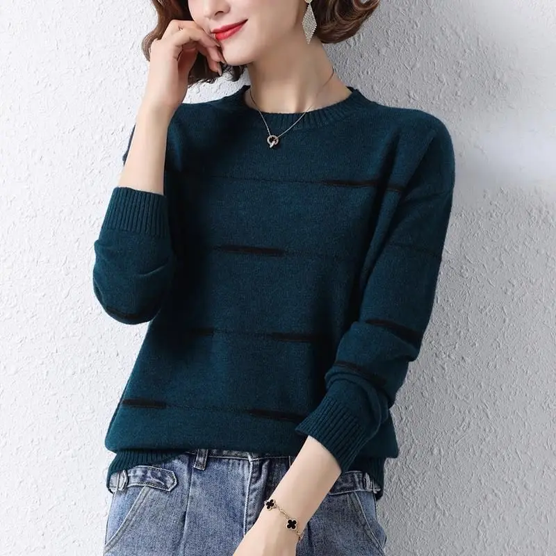 Autumn Vintage Hong Kong Sweater Women\'s Knitwear Autumn and Winter Versatile Pullover Short Top O-collar Bottoming Shirt